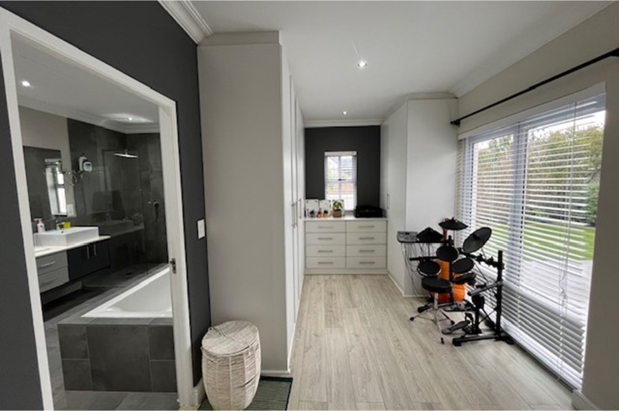To Let 4 Bedroom Property for Rent in Croydon Olive Estate Western Cape